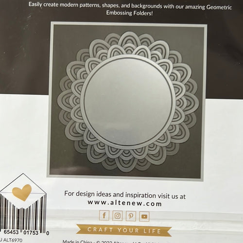 Scalloped frame  embossing folder by Altenew